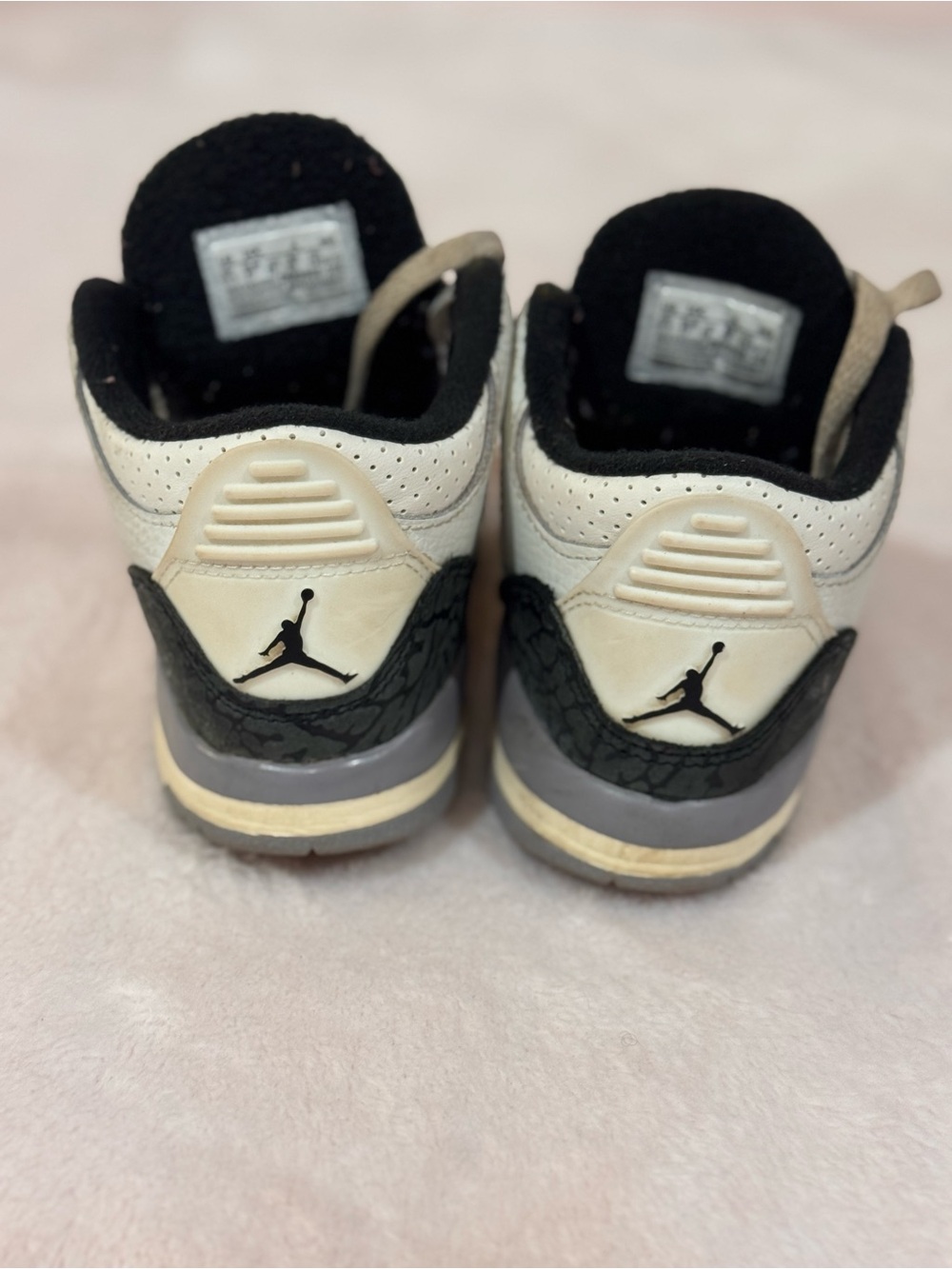 Jordan Kids White Black Red Sneakers - Picture 2 of 4